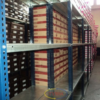 Fabricación de Estantes Metálicos