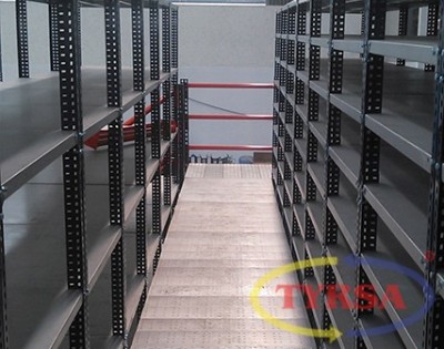 Fabricación de Estantes Metálicos